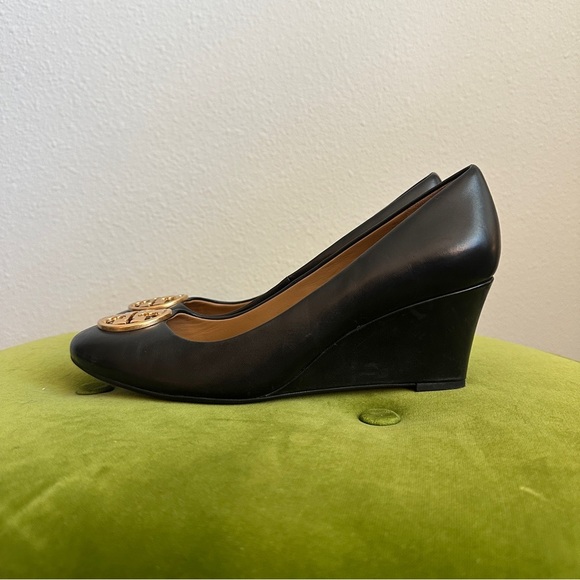 Tory Burch Chelsea Wedge in Black with Dust Bag | Low Heel Wedge with Gold Logo - Picture 6 of 9